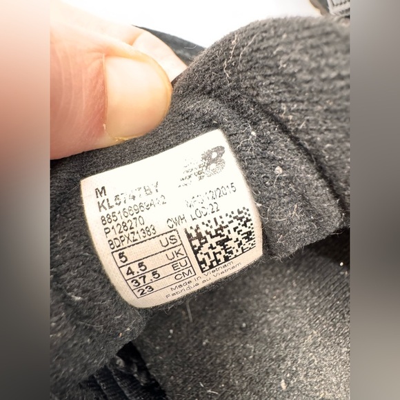 New balance women black sneakers US 5 - Picture 4 of 5